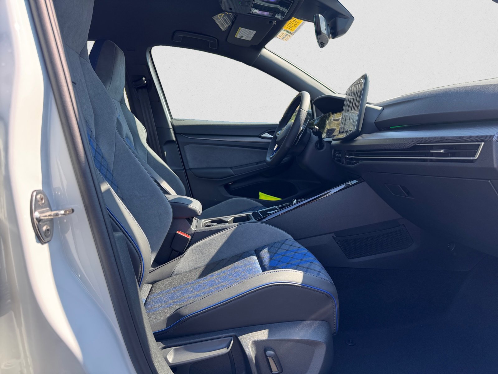 2025 Volkswagen Golf R 2.0 TSI photo 15