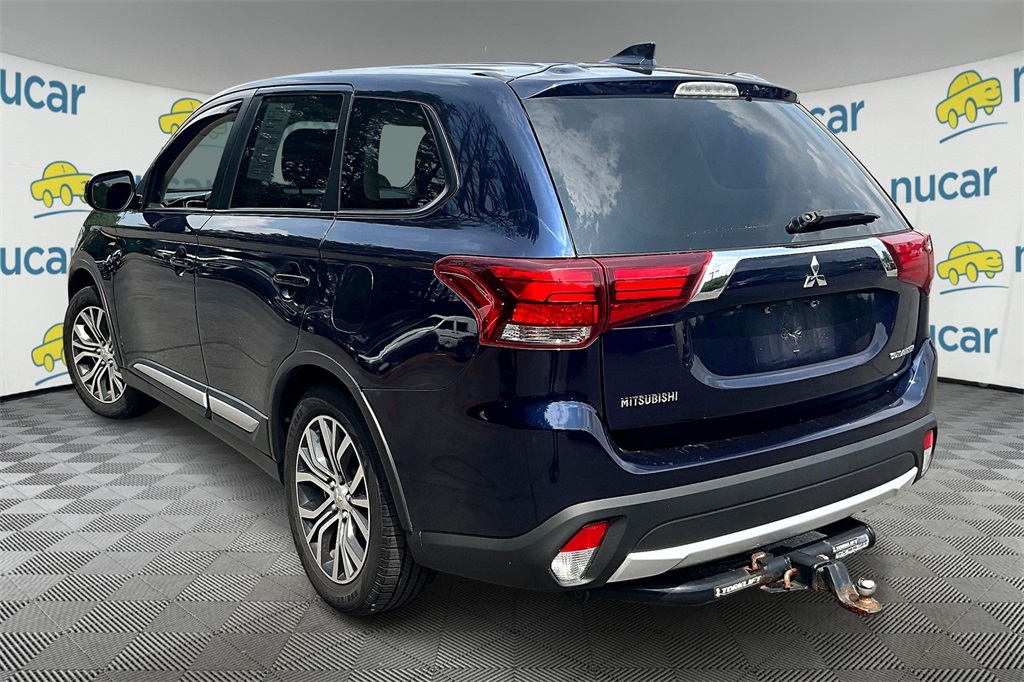 2018 Mitsubishi Outlander ES photo 3