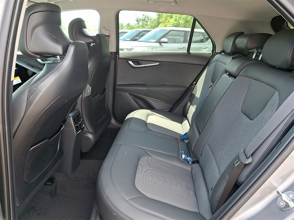 2025 Kia Niro Plug-In Hybrid EX photo 10