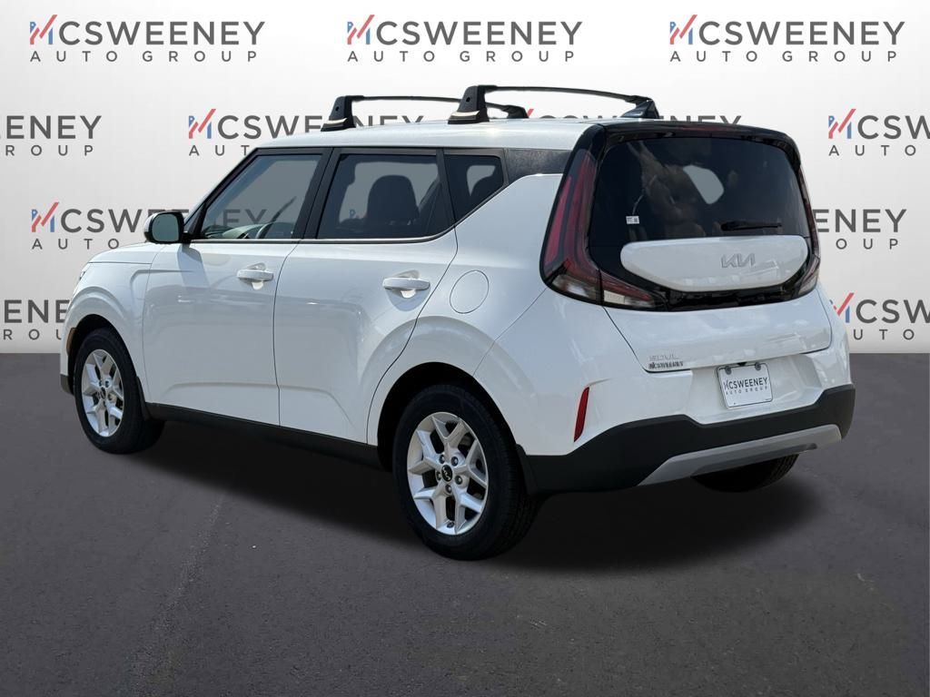 2023 Kia Soul LX photo 3