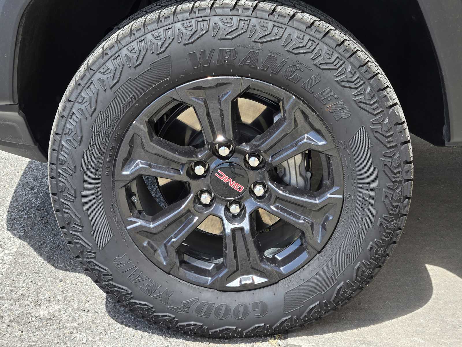 New 2025 Onyx Black GMC Elevation image 7