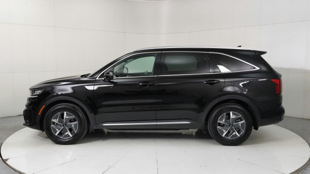 Used 2023 Aurora Black Kia EX image 2