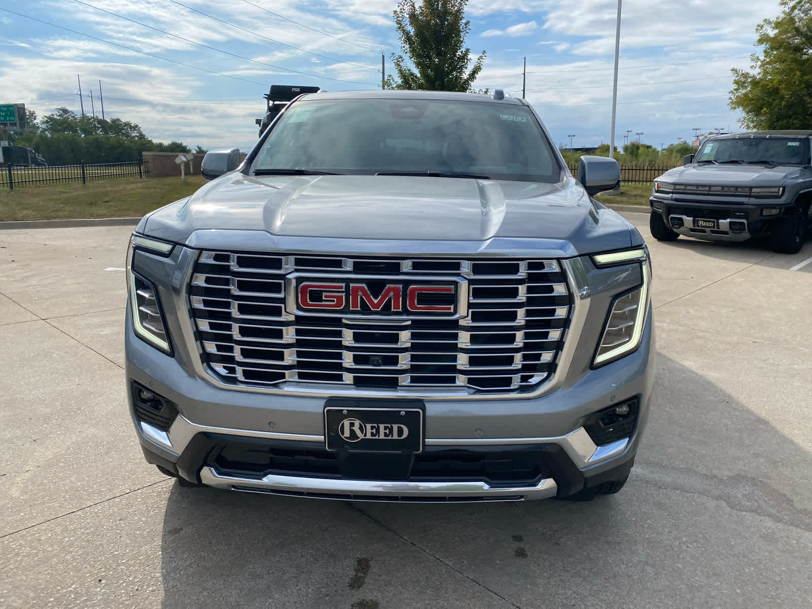 2025 Gmc Yukon XL Denali photo 2