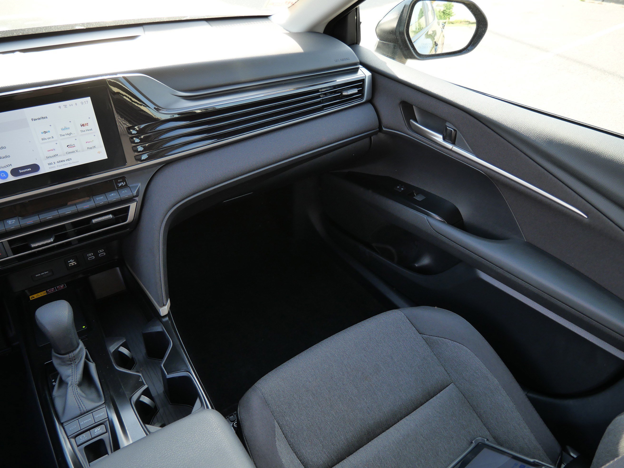 2025 Toyota Camry LE photo 11