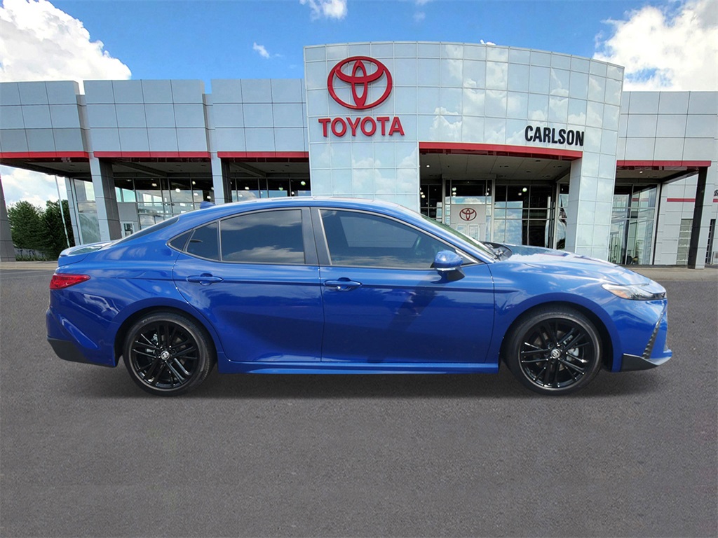 2025 Toyota Camry SE photo 3