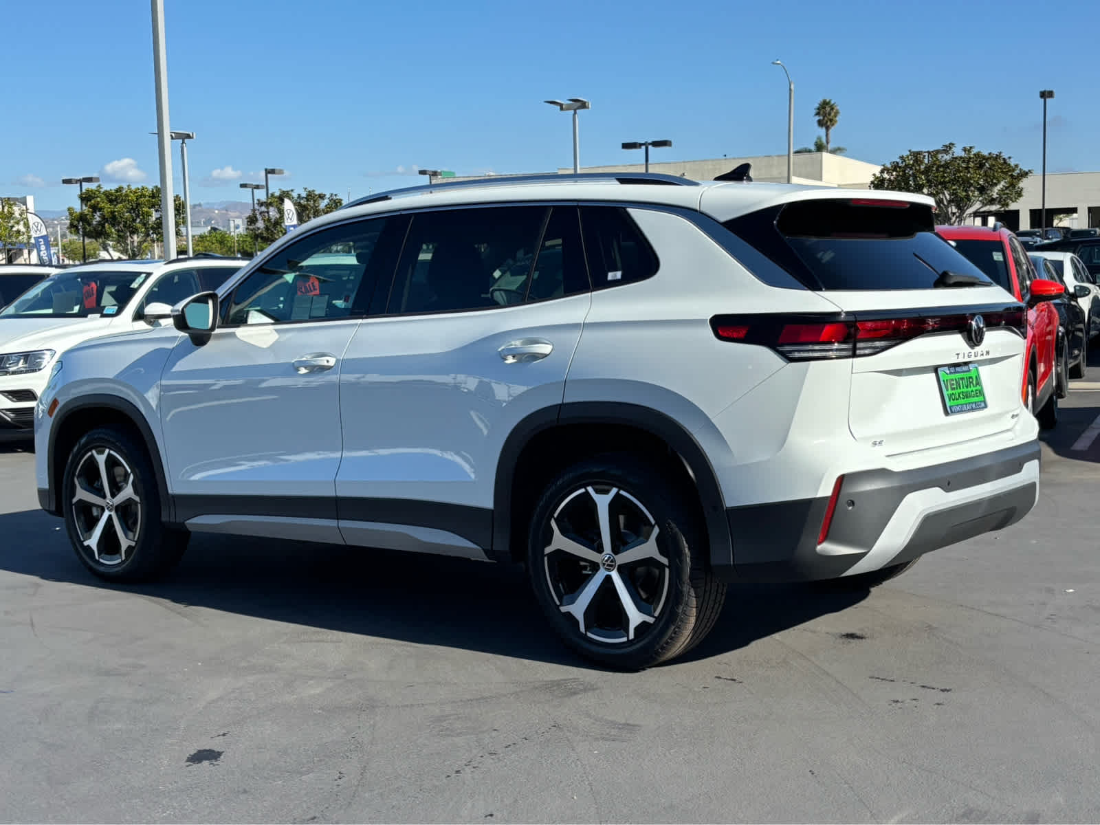 2026 Volkswagen Tiguan SE photo 4