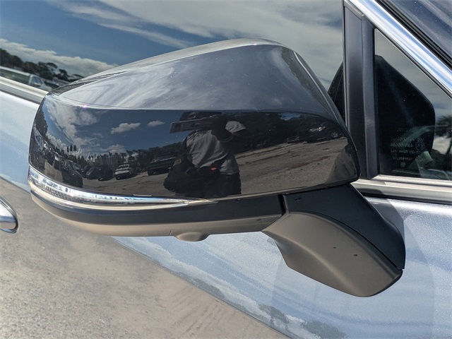 2025 Toyota RAV4 Hybrid XSE photo 9