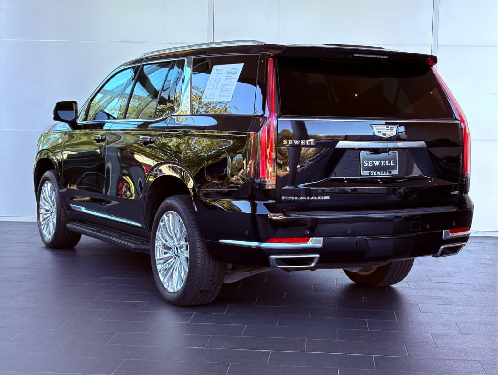2025 Cadillac Escalade Premium Luxury photo 3