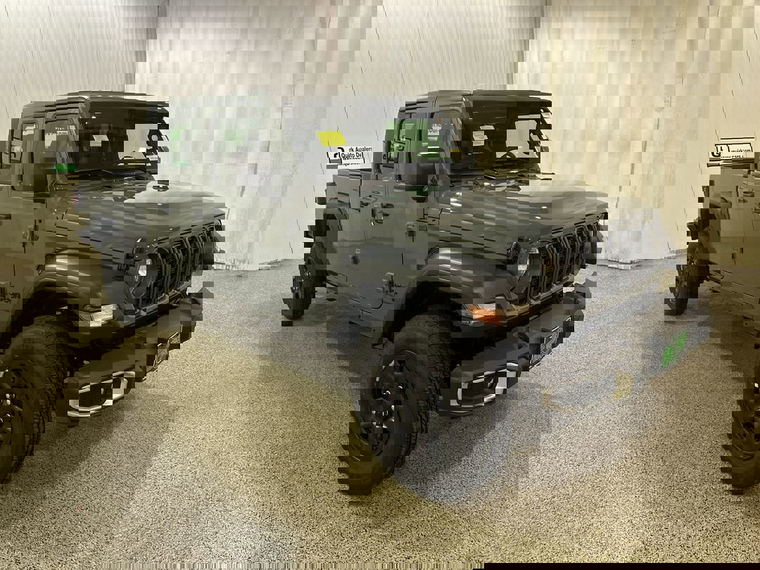 2026 Jeep Gladiator Sport's photo