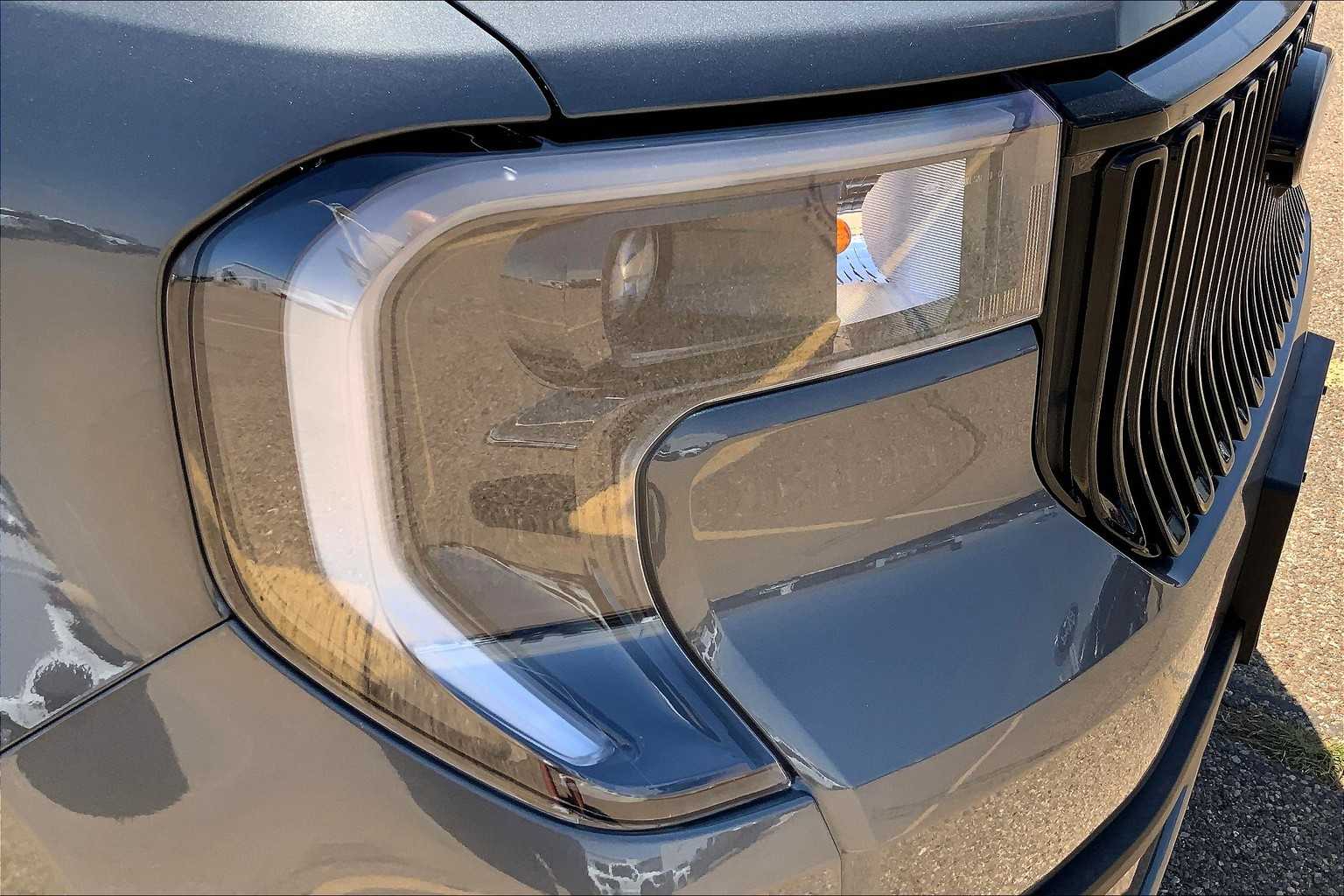 2025 Ford Maverick photo 13