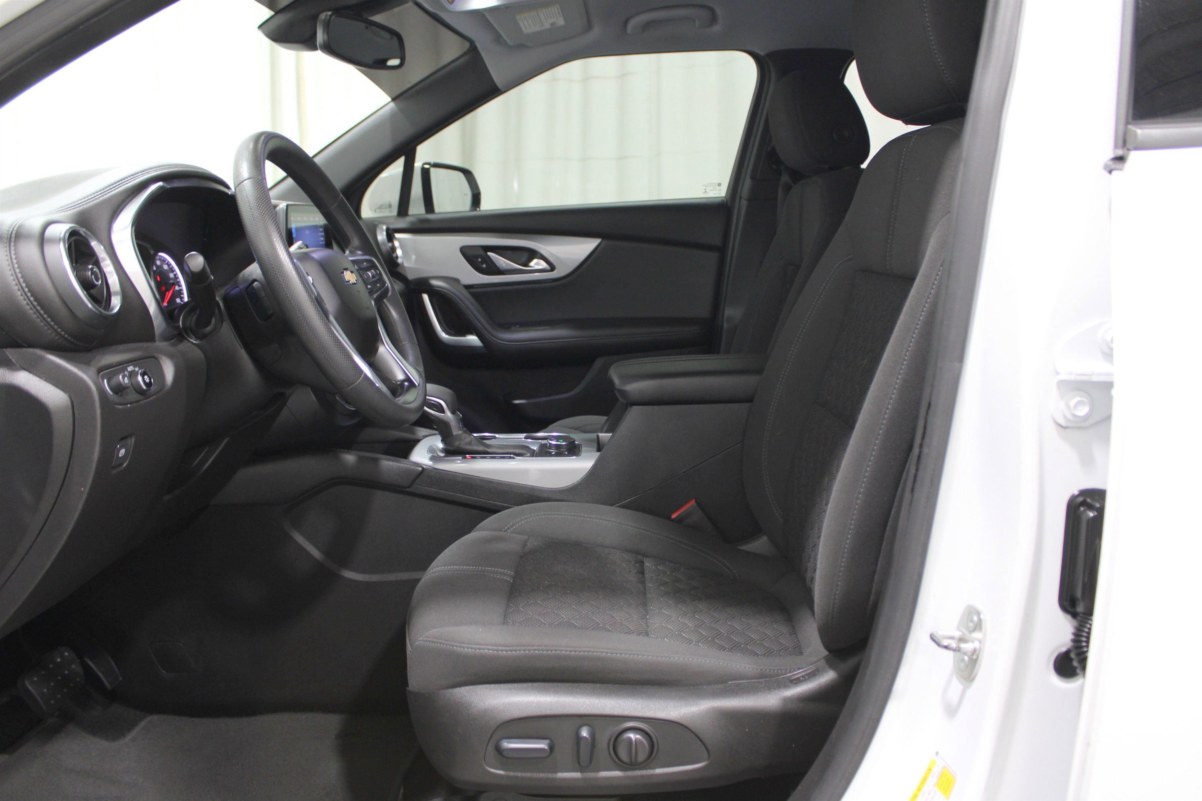 2022 Chevrolet Blazer 2LT photo 3