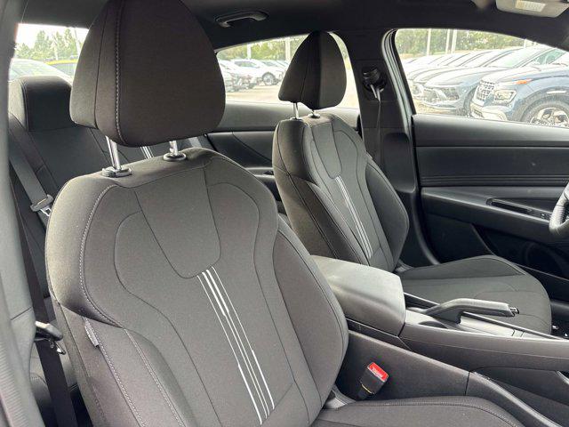 2025 Hyundai Elantra SEL Sport photo 12