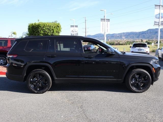 2023 Jeep Grand Cherokee Altitude photo 3