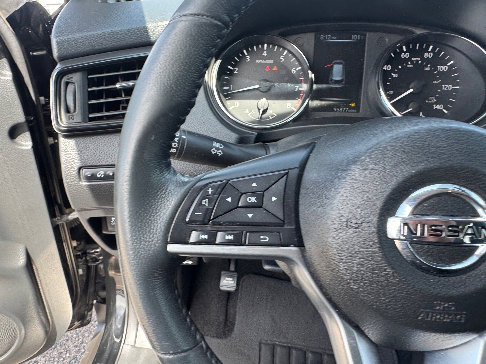 2017 Nissan Rogue SV photo 14
