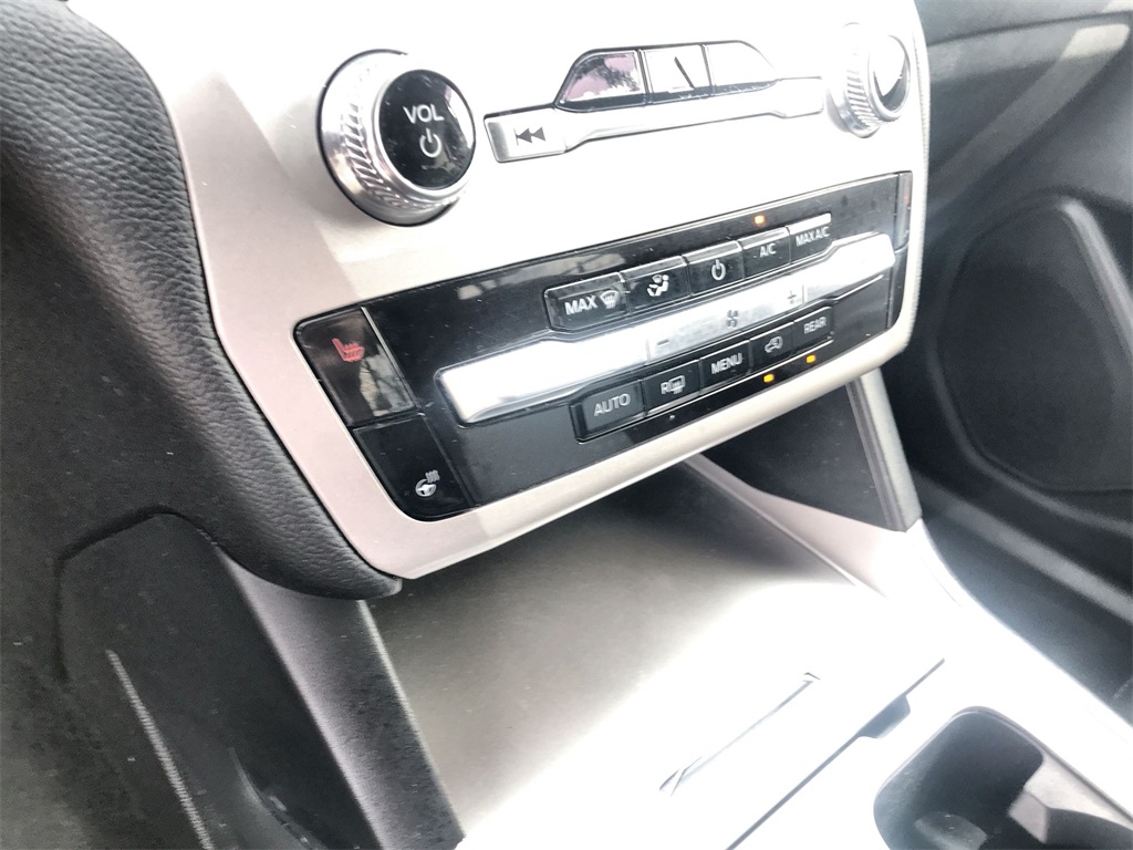 2023 Ford Explorer XLT photo 18