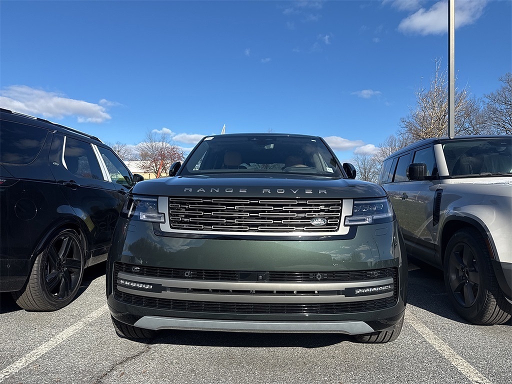 2025 Land Rover Range Rover SE photo 2