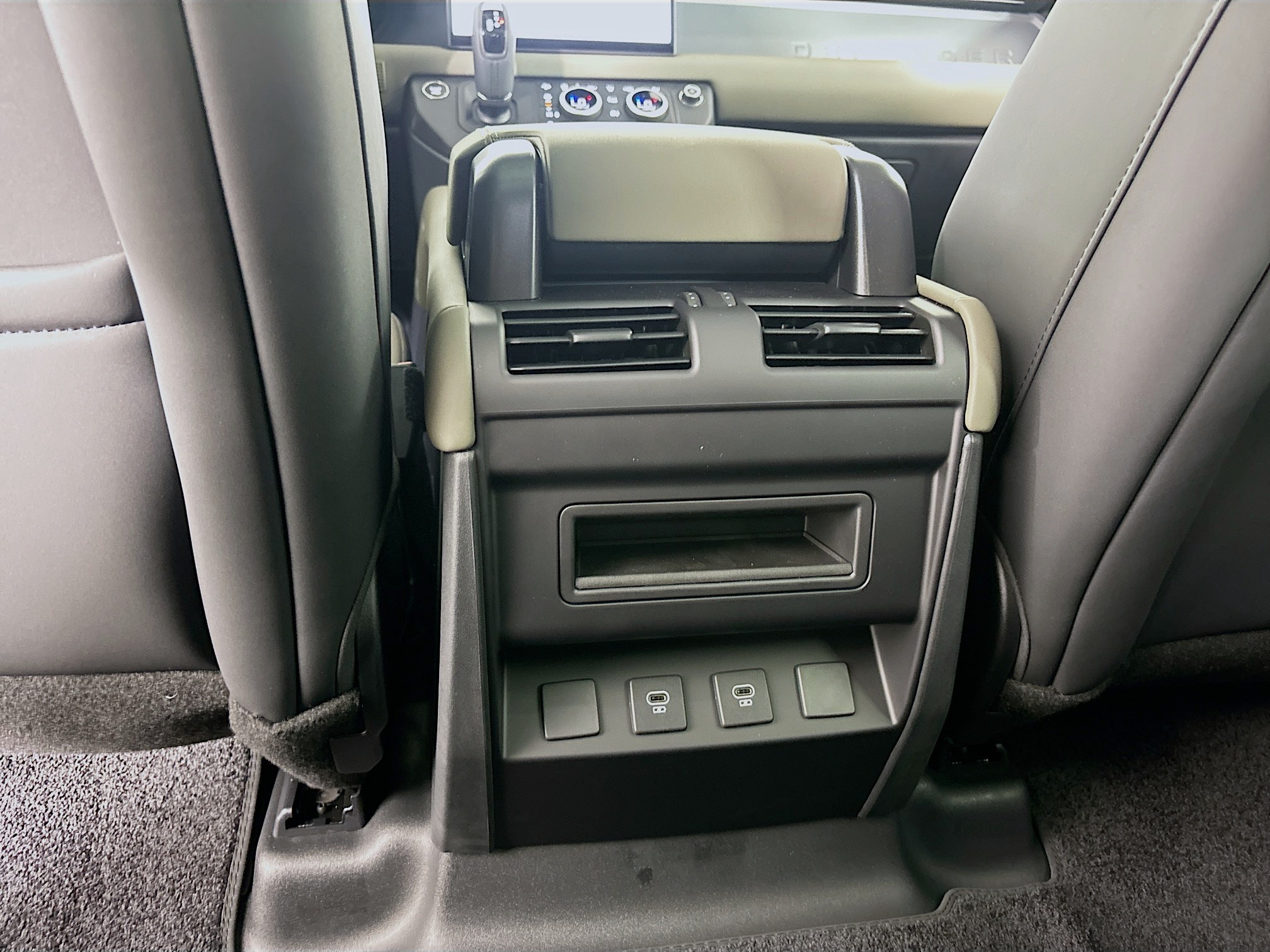 2025 Land Rover Defender 110 S photo 22