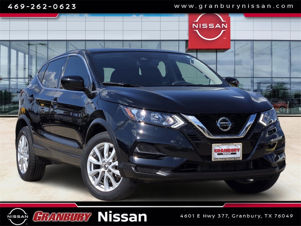 2022 Nissan Rogue Sport S's photo