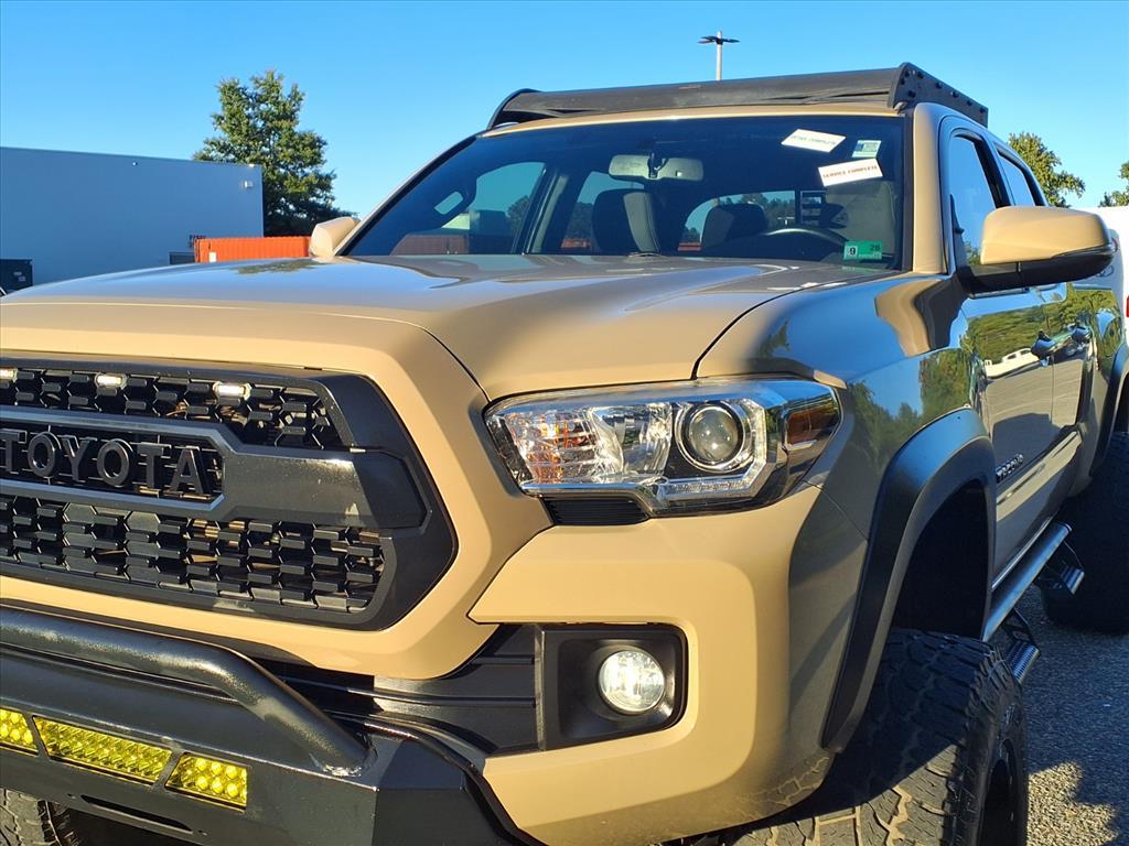 2017 Toyota Tacoma SR5 photo 3