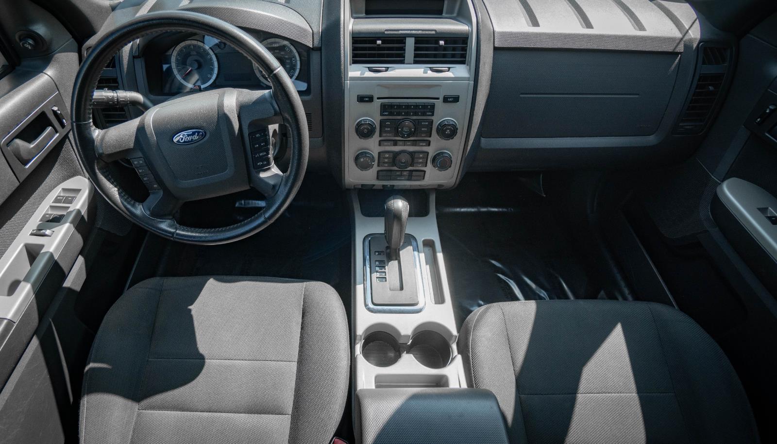2010 Ford Escape XLT photo 7