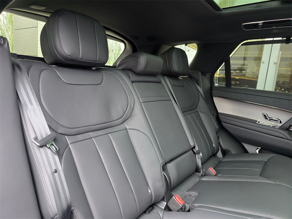 2025 Land Rover Range Rover Sport SE photo 27
