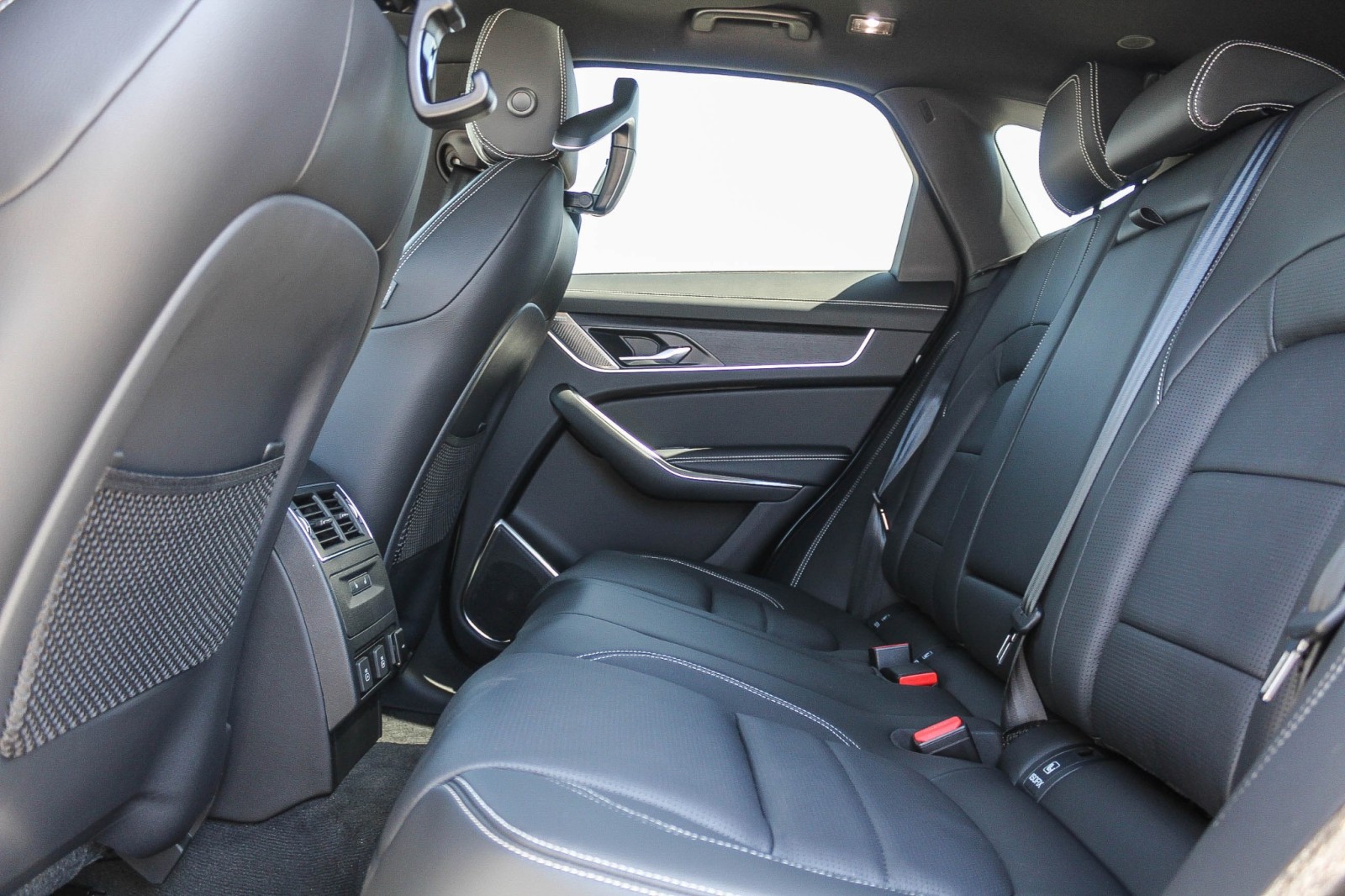 2025 Jaguar F-PACE P250 R-Dynamic S photo 15