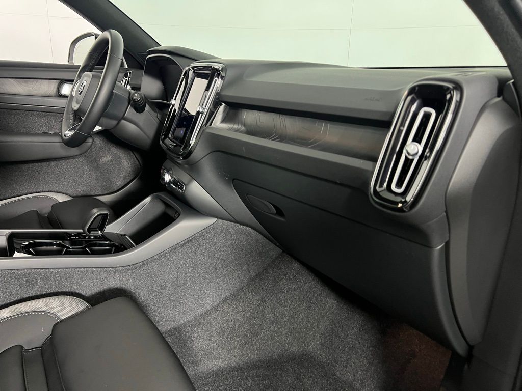 2023 Volvo XC40 Recharge Ultimate photo 27