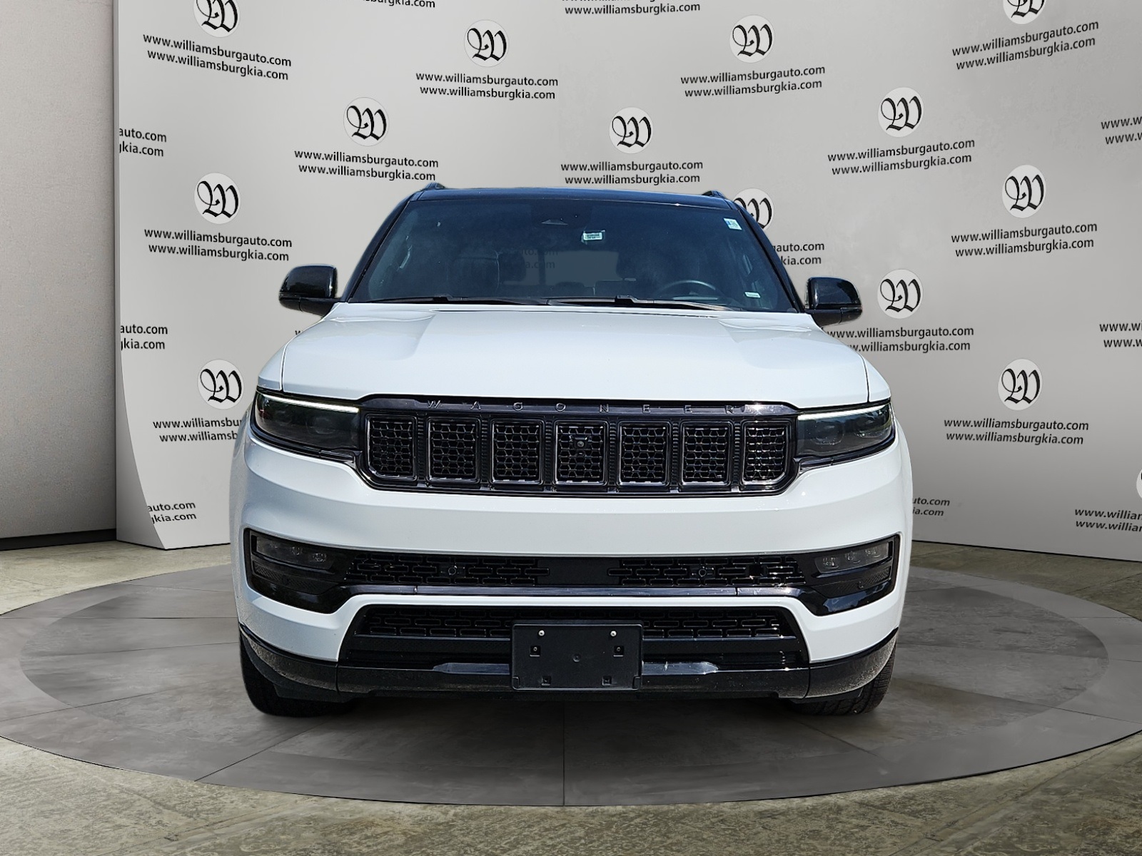 2024 Jeep Grand Wagoneer II photo 3