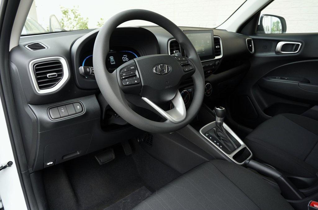 2025 Hyundai Venue SE photo 10