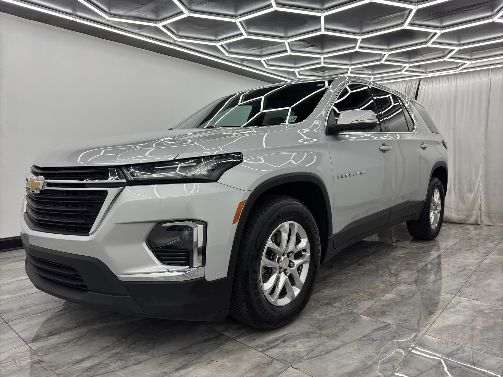 2022 Chevrolet Traverse LS photo 3