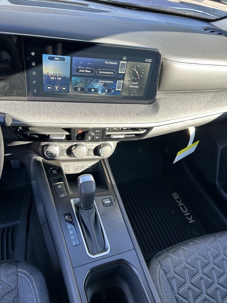 2025 Nissan Kicks SV photo 19