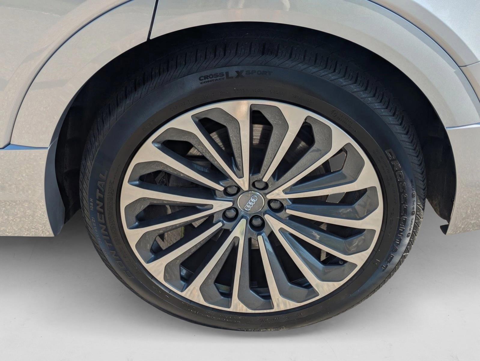 2019 Audi e-tron Premium Plus photo 22