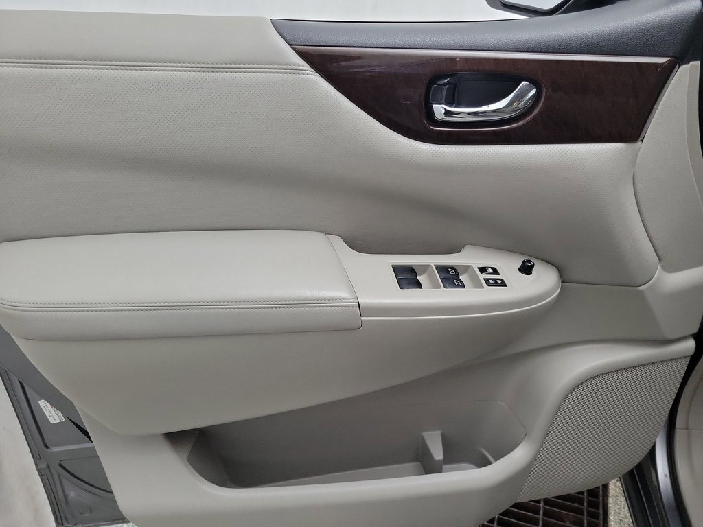 2014 Nissan Quest SV photo 16