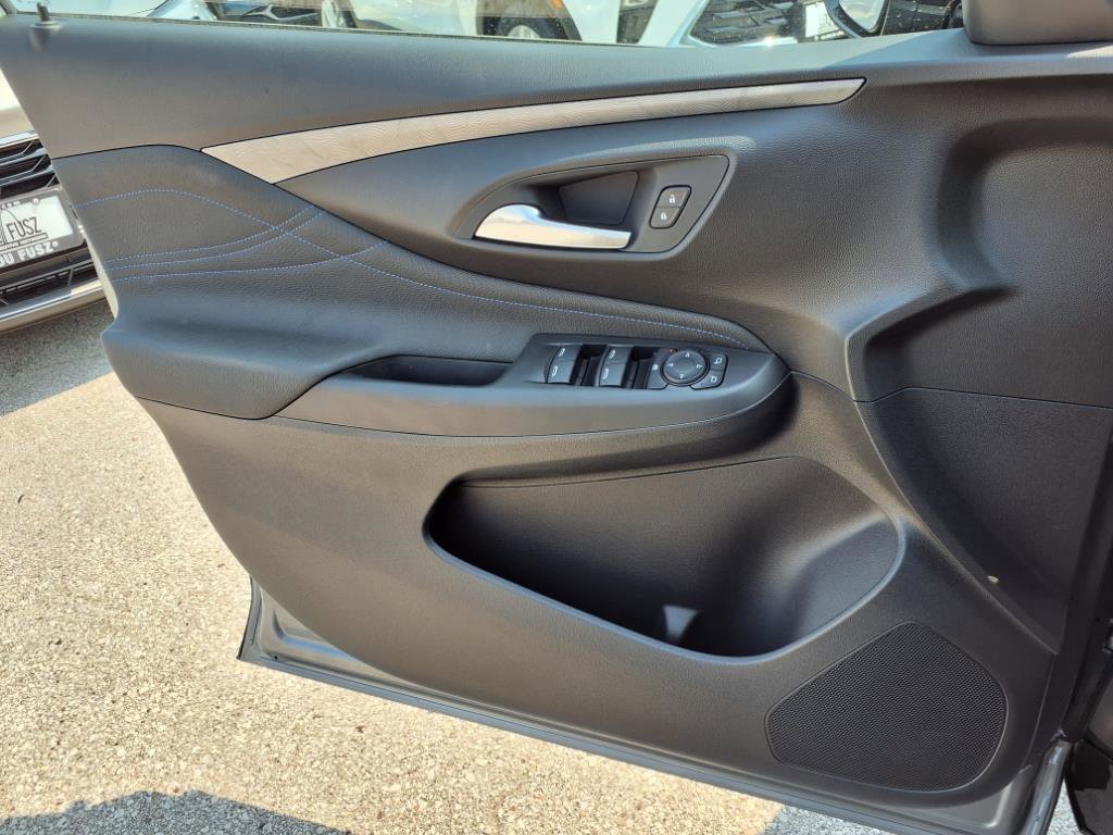 2025 Buick Envista ST photo 9