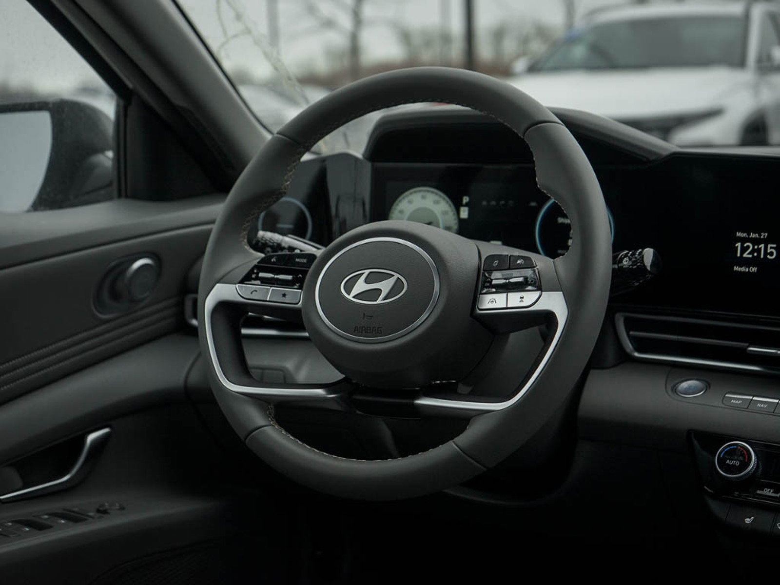 2025 Hyundai Elantra SEL Convenience photo 13