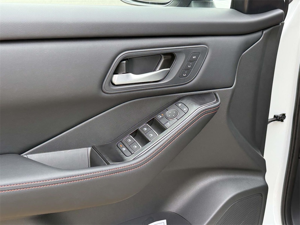 2026 Nissan Rogue SV photo 22