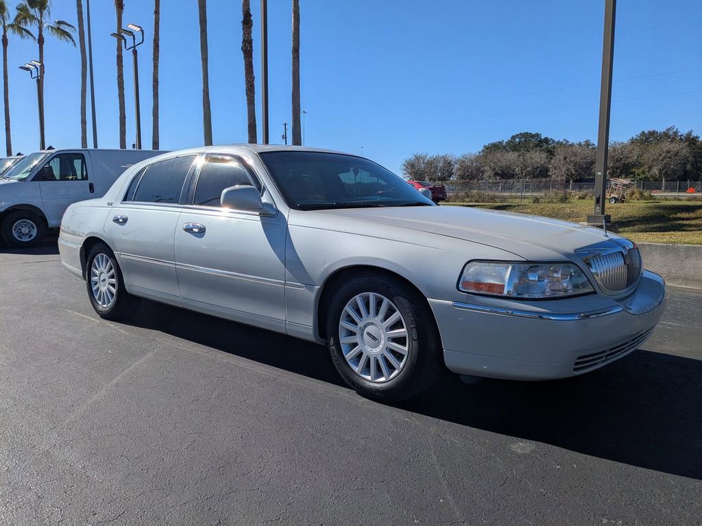 Used 2005 Lincoln Town Car Signature Limited with VIN 1LNHM82W95Y645435 for sale in Bartow, FL