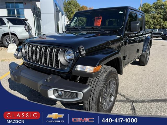 2024 Jeep Gladiator Sport S's photo