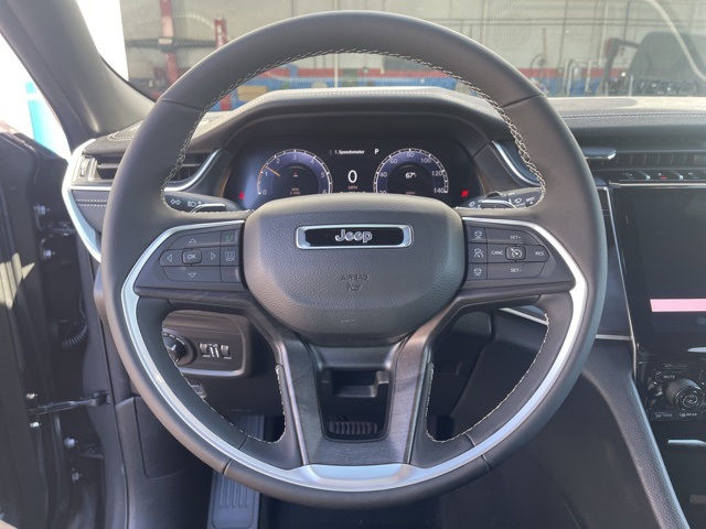 2025 Jeep Grand Cherokee Limited photo 11