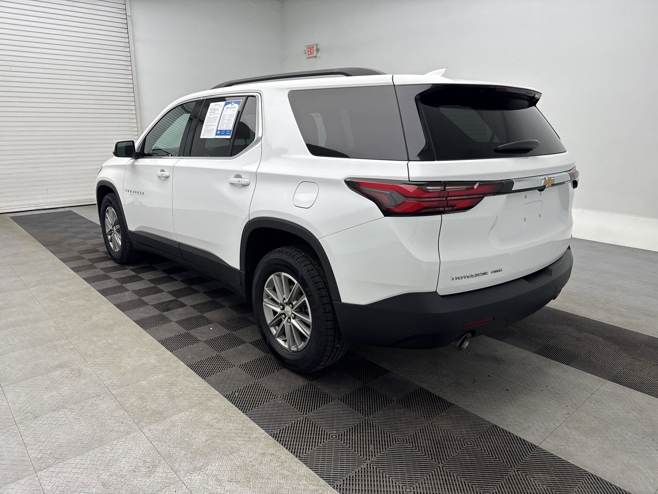 2023 Chevrolet Traverse Leather photo 2
