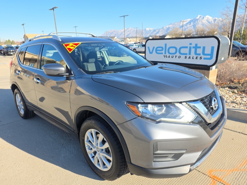 2017 Nissan Rogue SV's photo