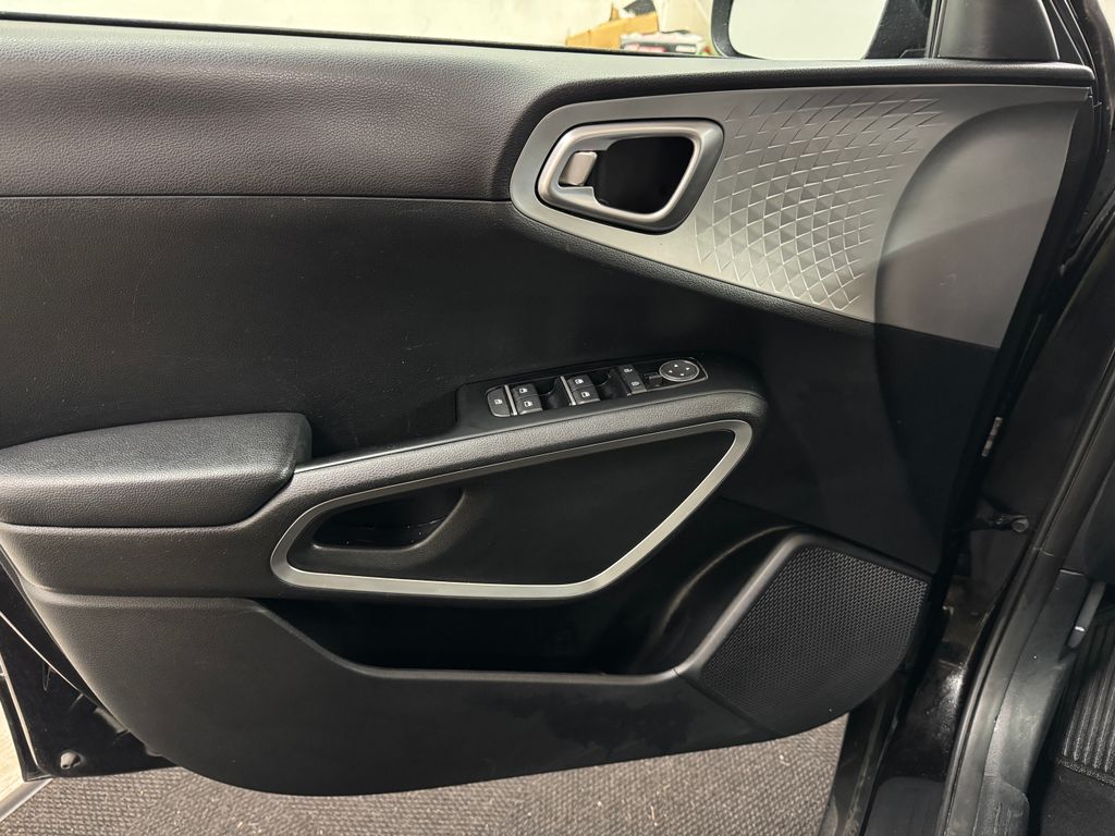 2023 Kia Soul LX photo 11
