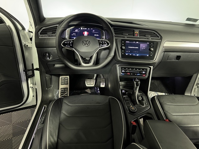 2024 Volkswagen Tiguan SEL R-Line Black photo 10