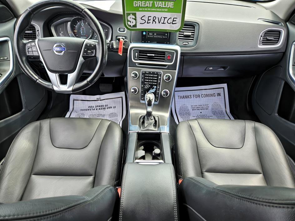2015 Volvo V60 T5 Drive-E Platinum photo 9