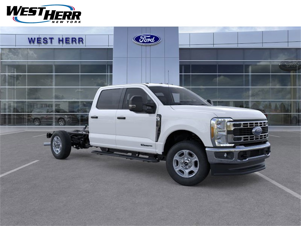 2026 Ford F-350 Super Duty Chassis Cab XLT's photo