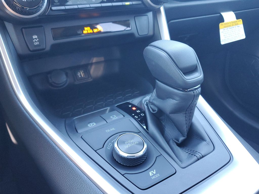 2025 Toyota RAV4 Hybrid XLE photo 22