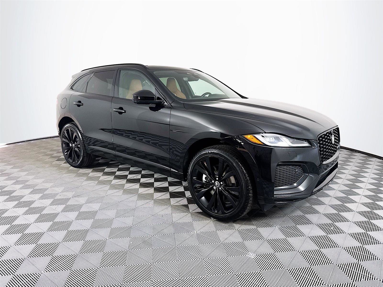 2025 Jaguar F-PACE P400 R-Dynamic S photo 3