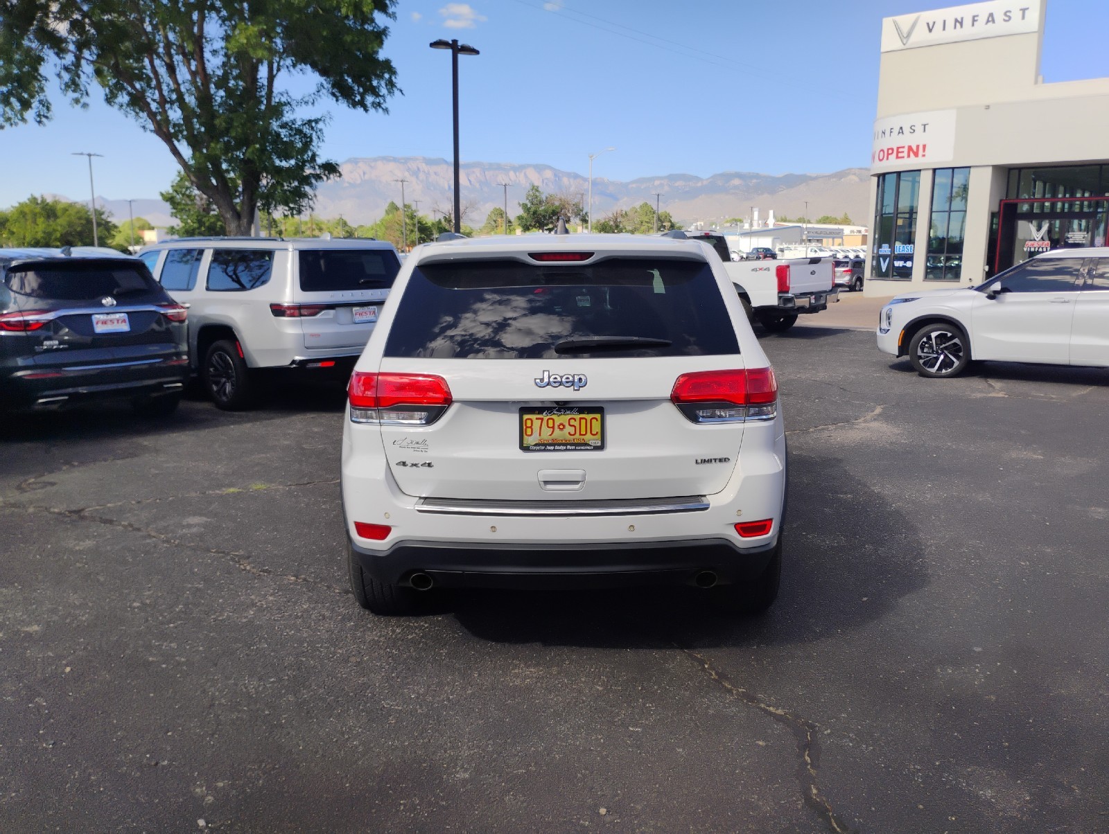 Used 2014 Bright White Clearcoat Jeep Limited image 8