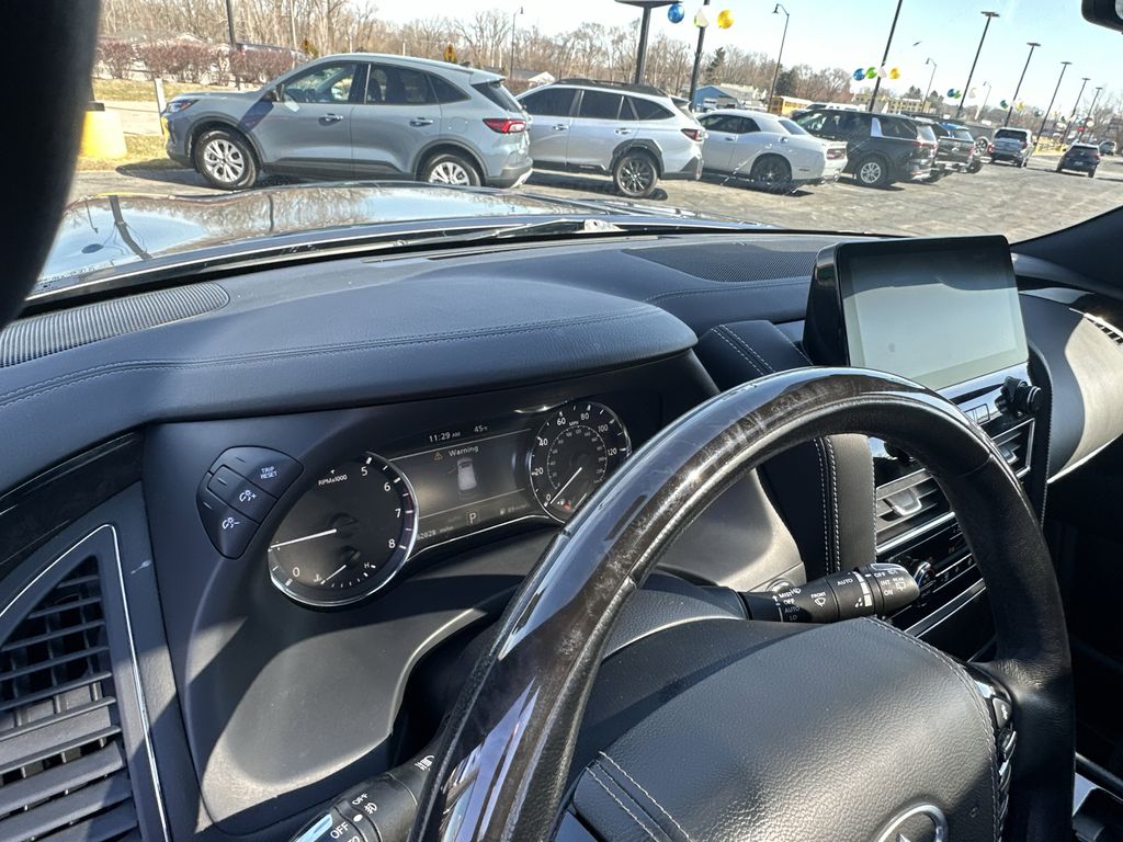 2023 INFINITI QX80 - Image 10