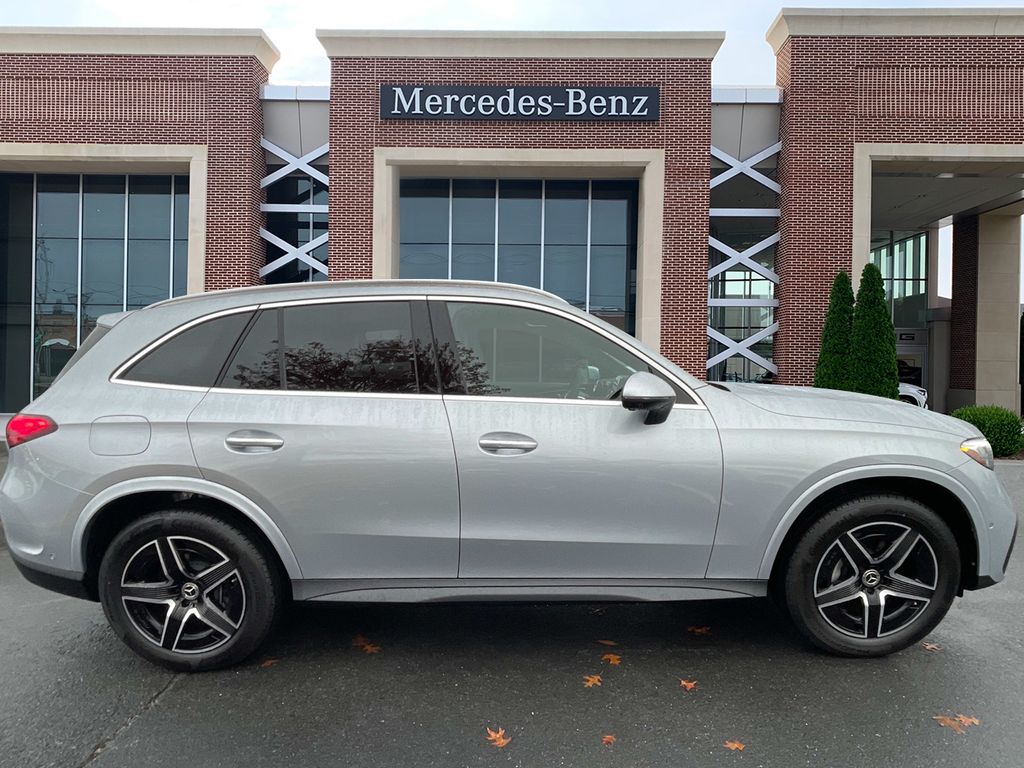 2025 Mercedes Benz GLC 350e 4MATIC photo 4